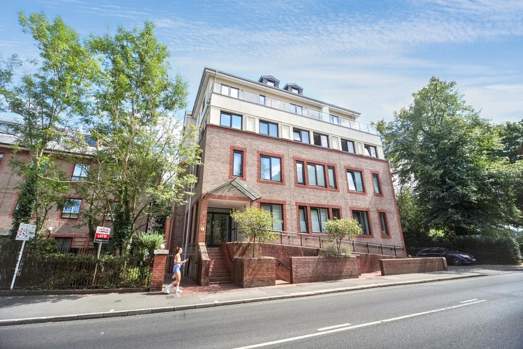 Property photo 1 of 16 21 Novellus Court, 61 South Street, Epsom Kt18 7Px