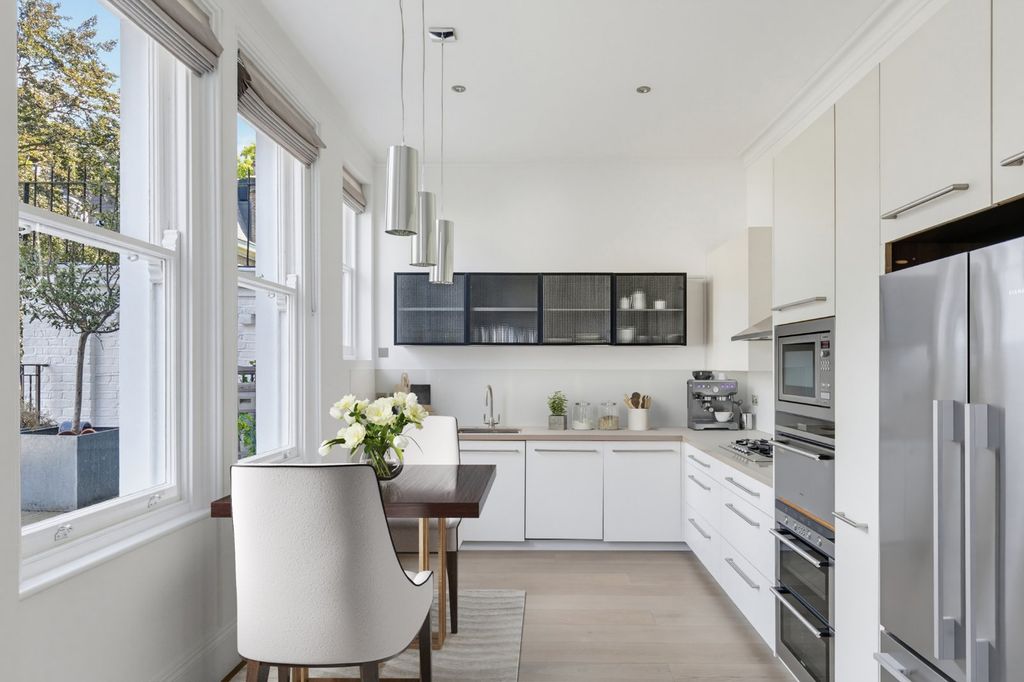 Property photo 1 of 17 Kitchen