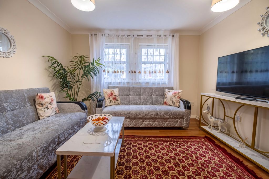 Property photo 2 of 35