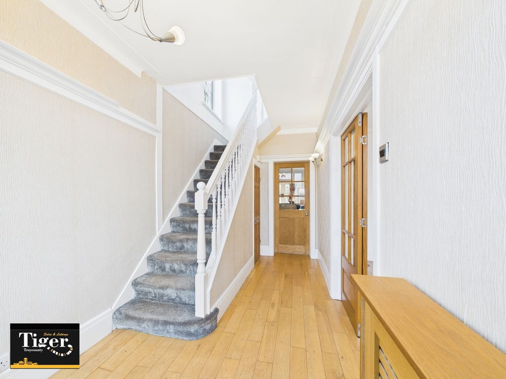 Property photo 3 of 34 Cam02176G0-Pr0509-Still005
