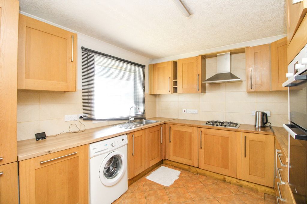 Property photo 2 of 11 Kitchen