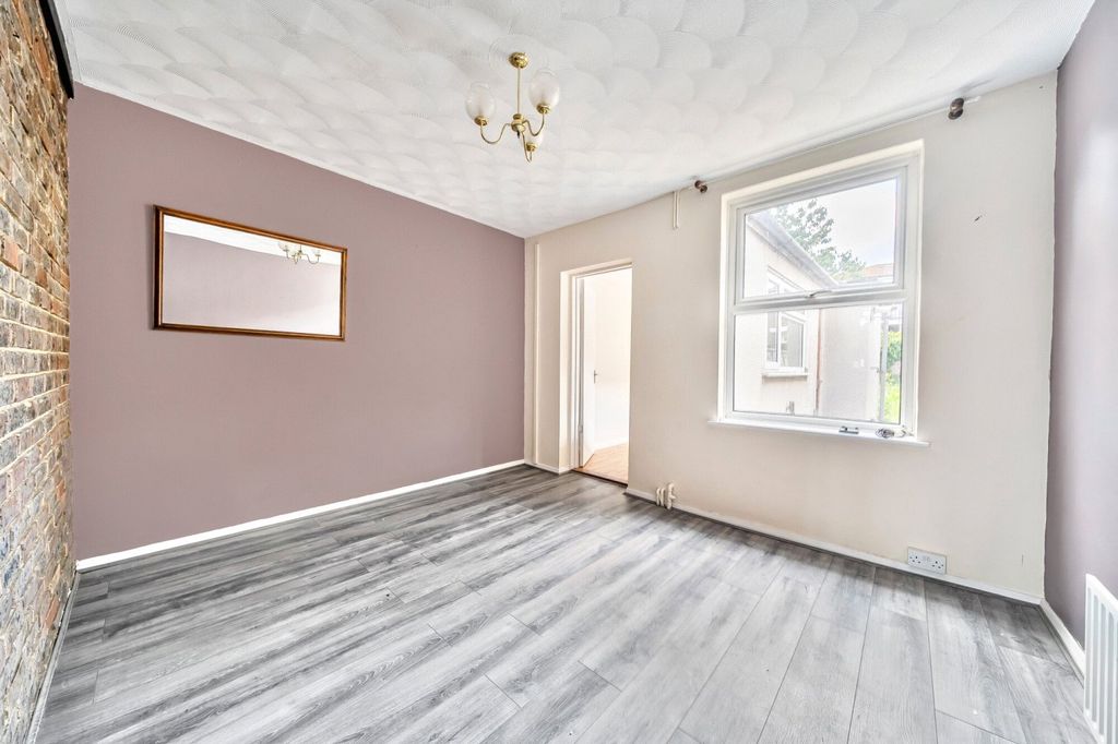 Property photo 3 of 19 Dining Room