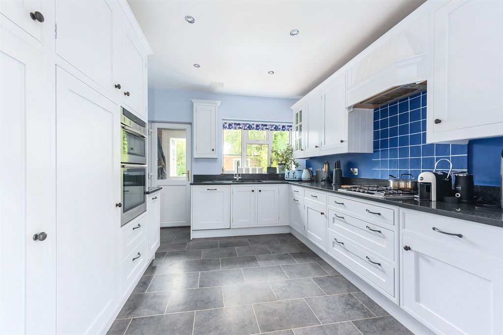 Property photo 2 of 14 Picture No. 13