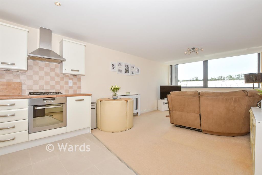 Property photo 3 of 9 Lounge/Kitchen