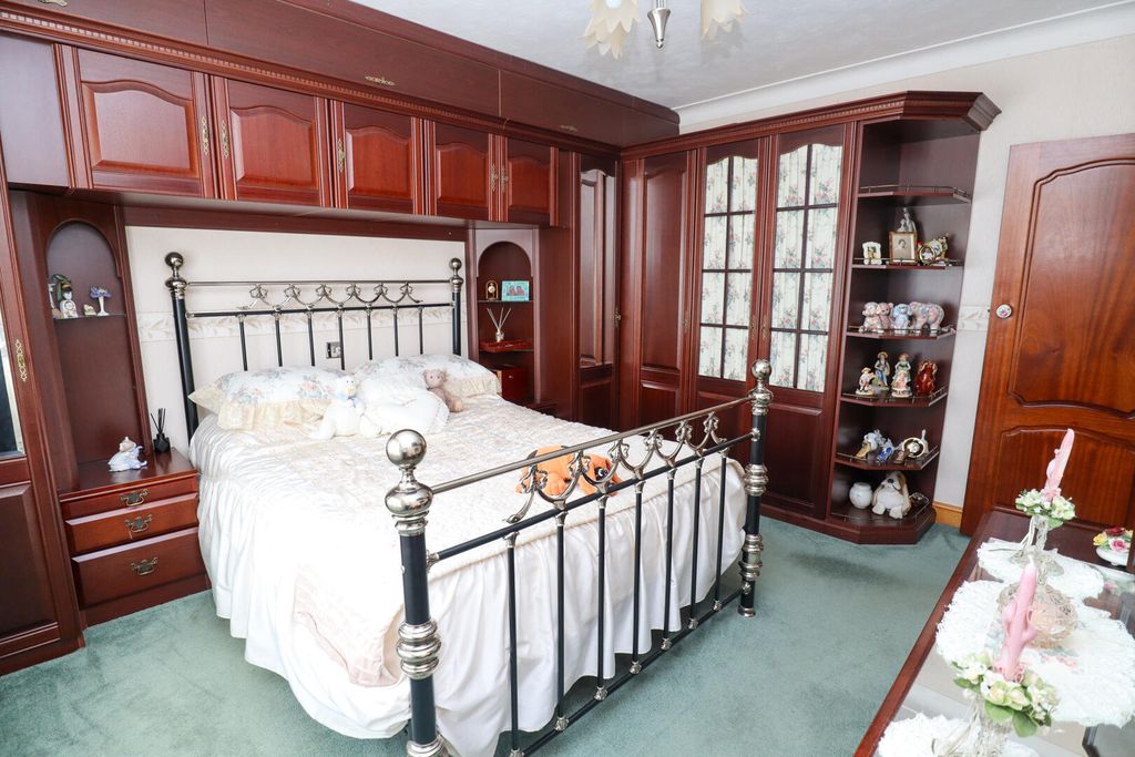 Property photo 3 of 24 Bedroom