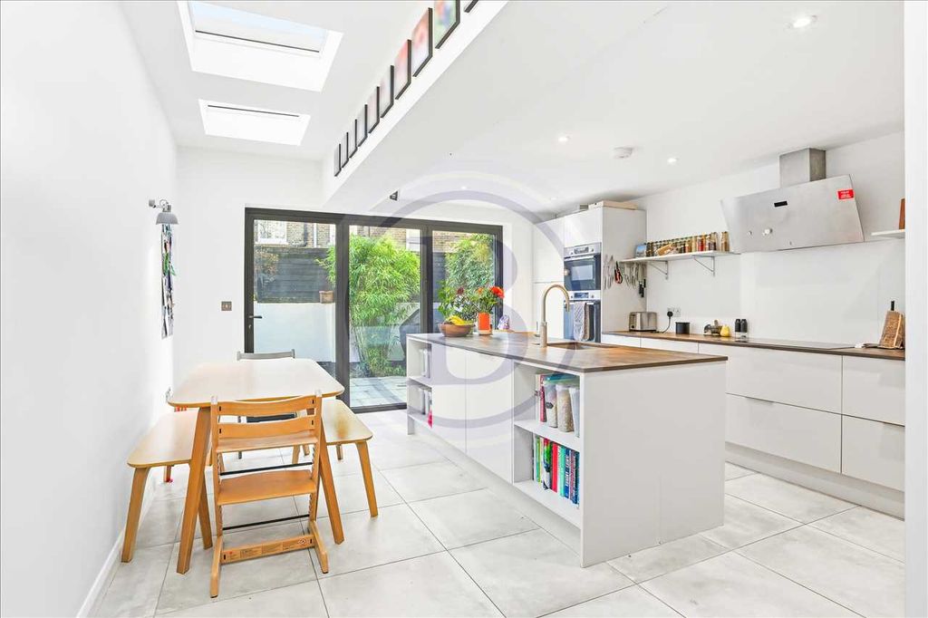 Property photo 2 of 21