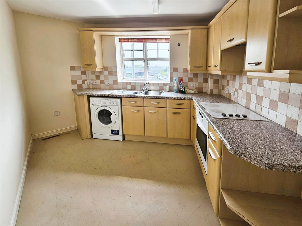 Property photo 3 of 11 Kitchen