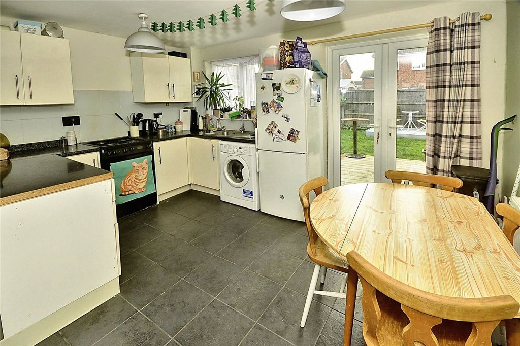 Property photo 2 of 10 Kitchen