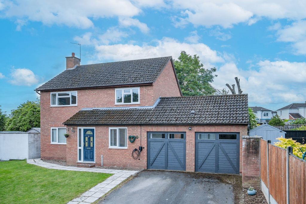 Property photo 1 of 32