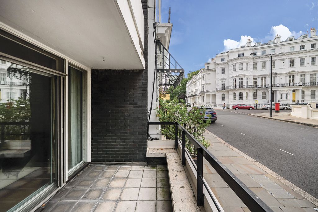 Property photo 3 of 20 8