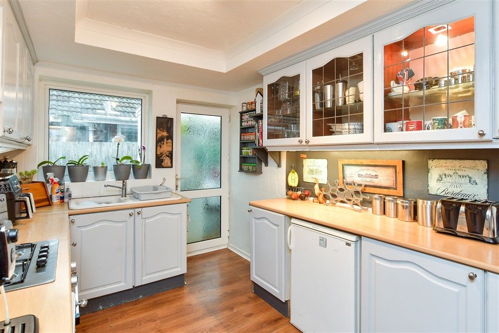 Property photo 2 of 9 Kitchen