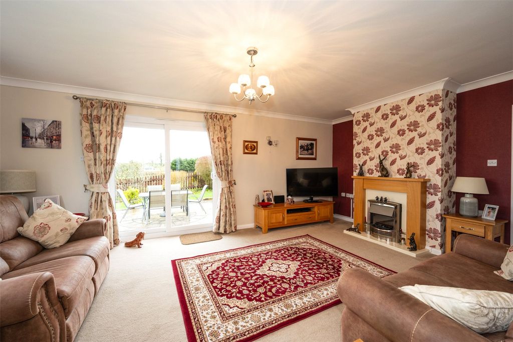 Property photo 3 of 34 Living Room