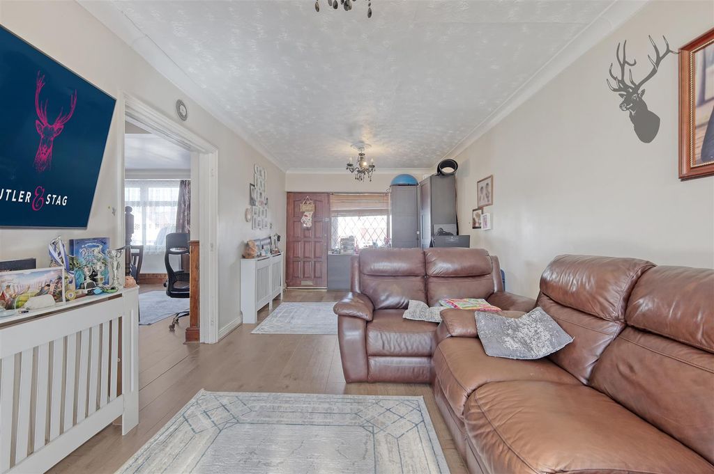 Property photo 3 of 26