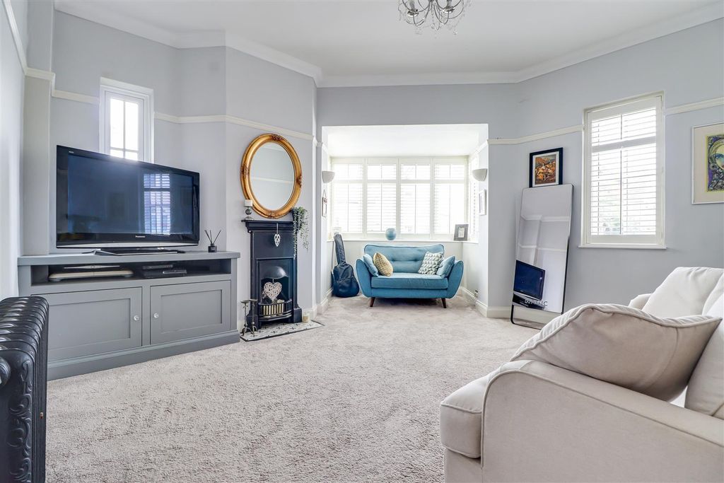 Property photo 2 of 39