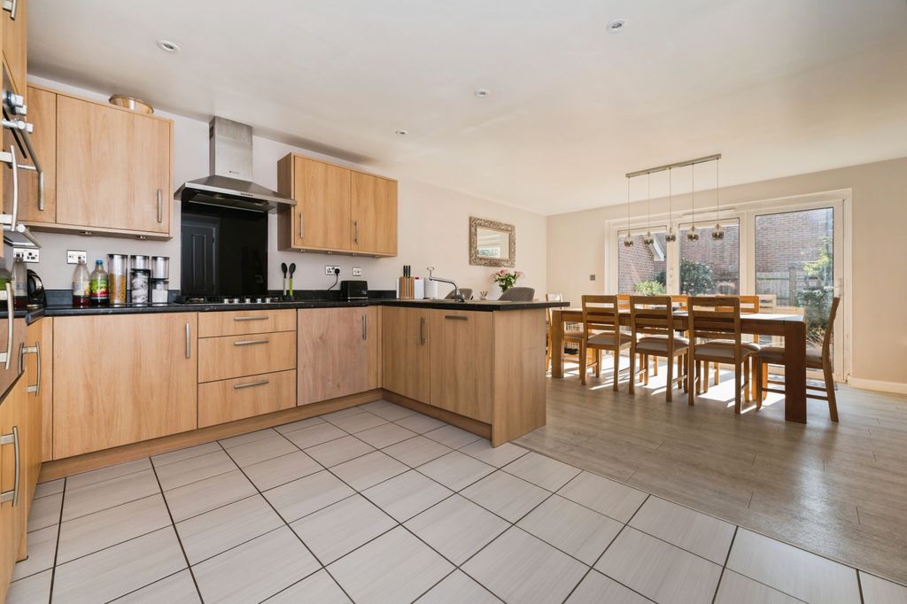 Property photo 3 of 20 Kitchen