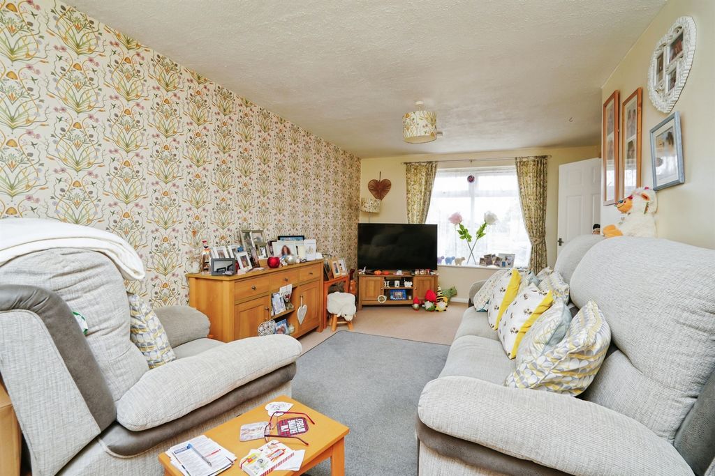 Property photo 2 of 27