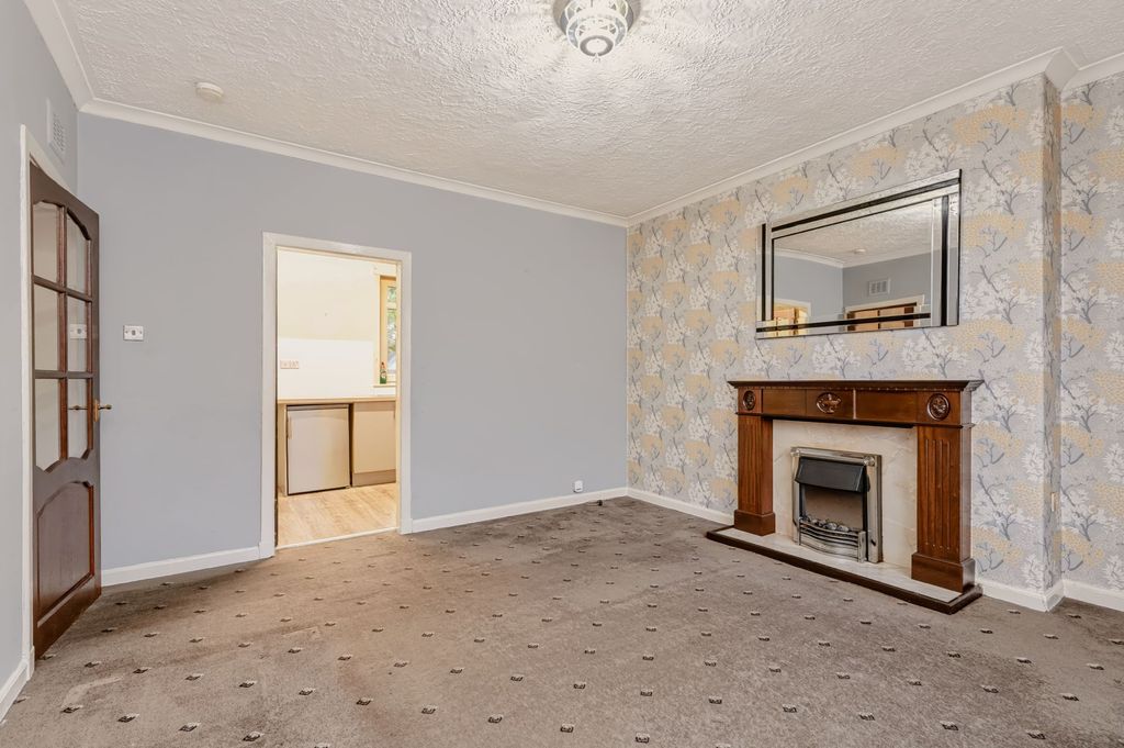 Property photo 3 of 33