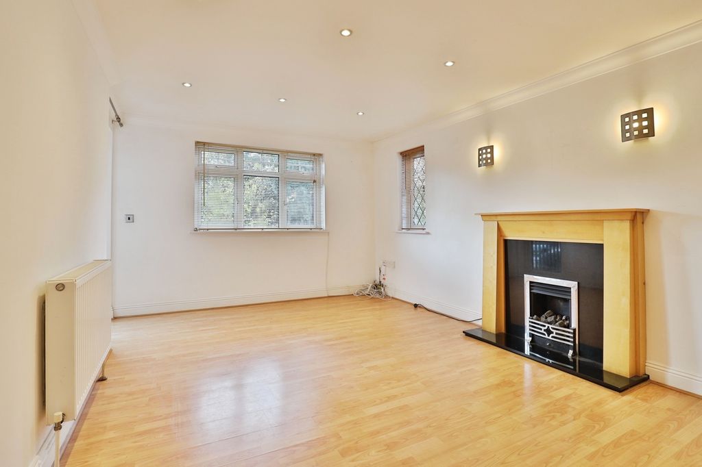 Property photo 2 of 17 Photo