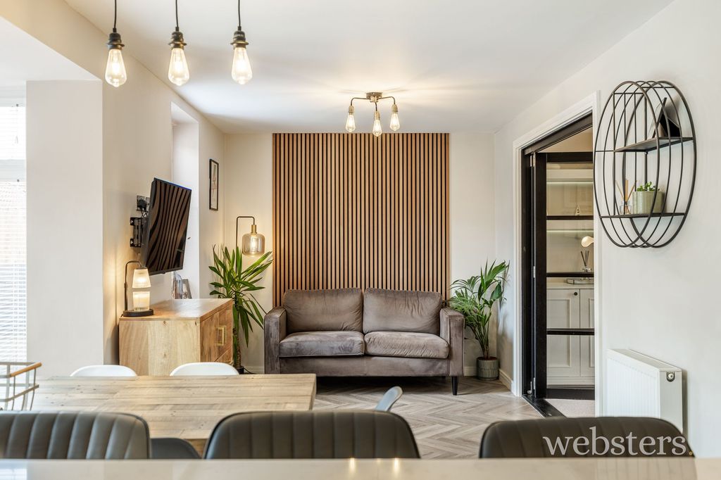 Property photo 3 of 34