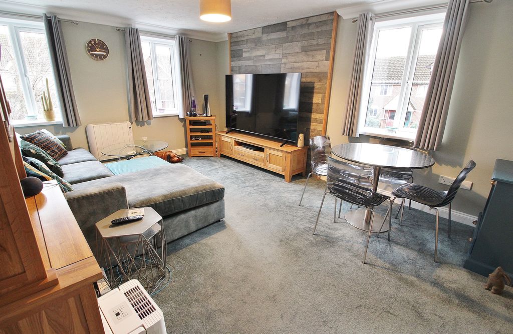 Property photo 3 of 11