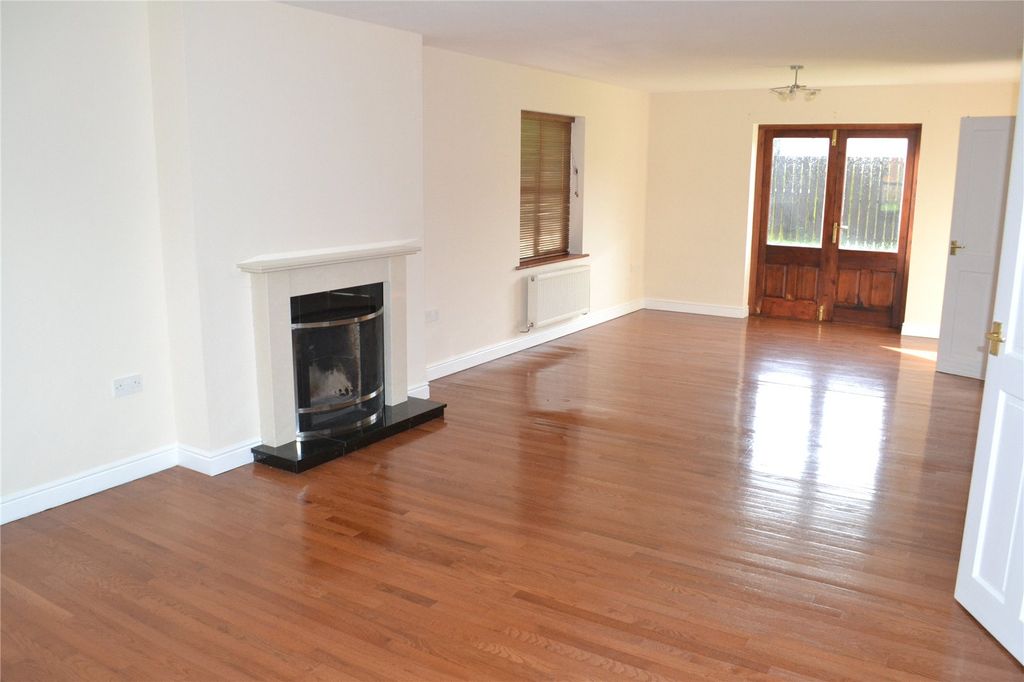 Property photo 3 of 15 Picture No. 02