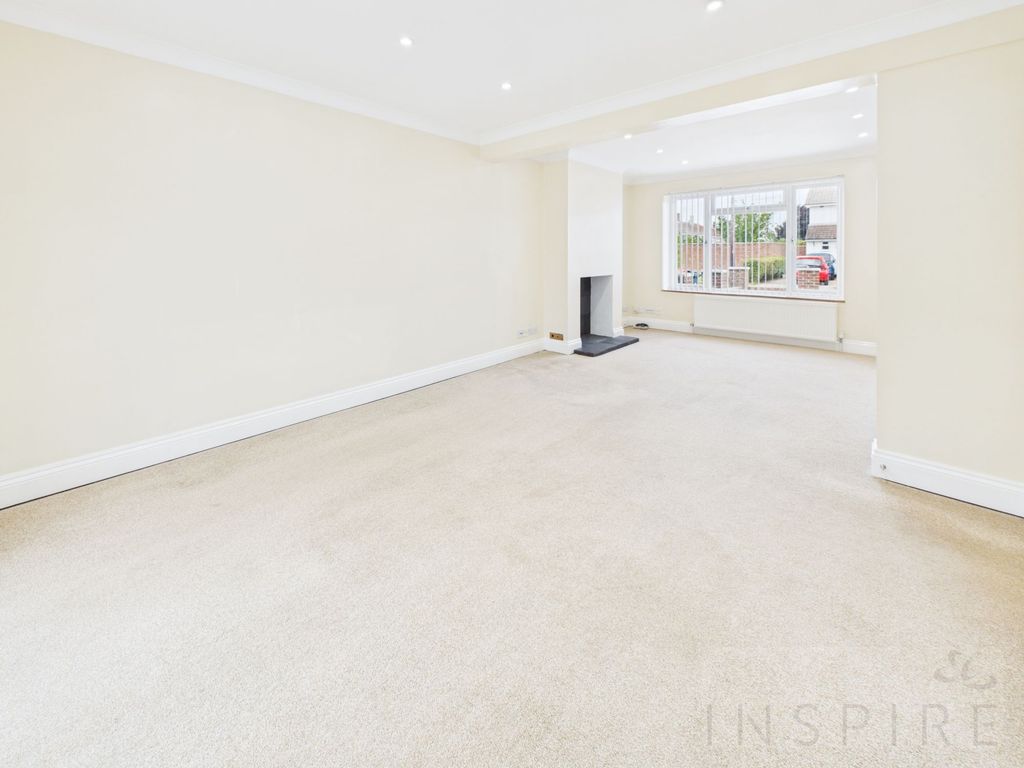 Property photo 2 of 34