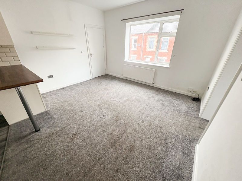 Property photo 3 of 10 Photo 2