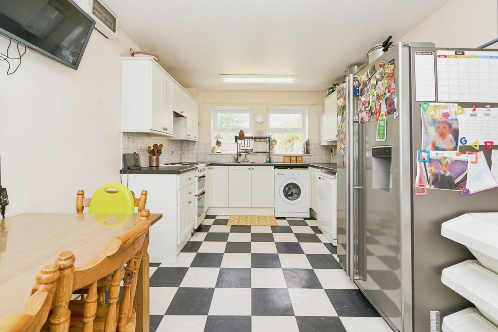 Property photo 2 of 15 Kitchen