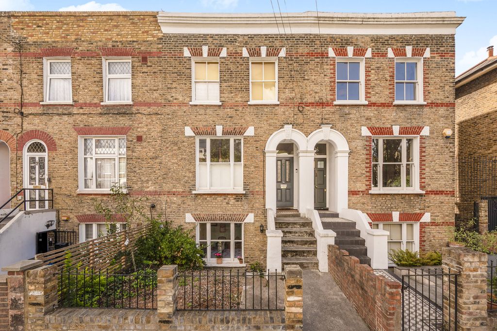 Property photo 1 of 11