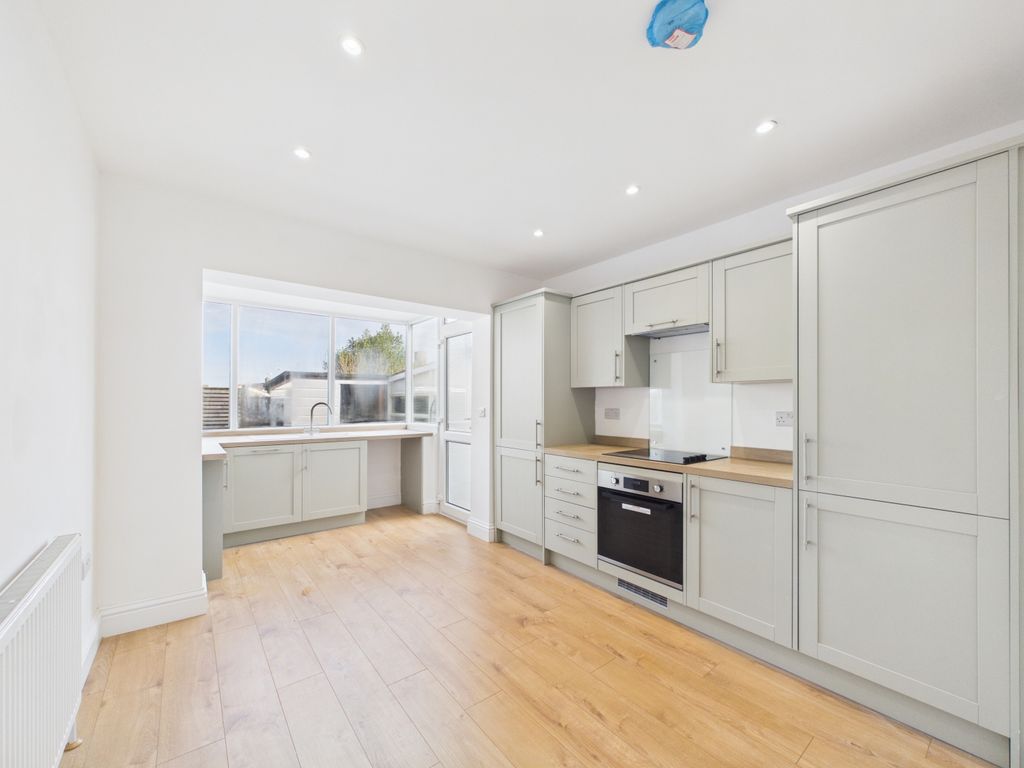 Property photo 2 of 20 Cam04789G0-Pr0039-Still012