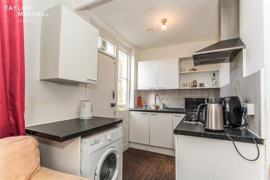 Property photo 1 of 19 Kitchen