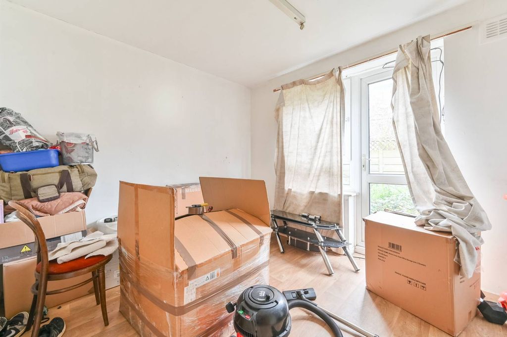 Property photo 3 of 6