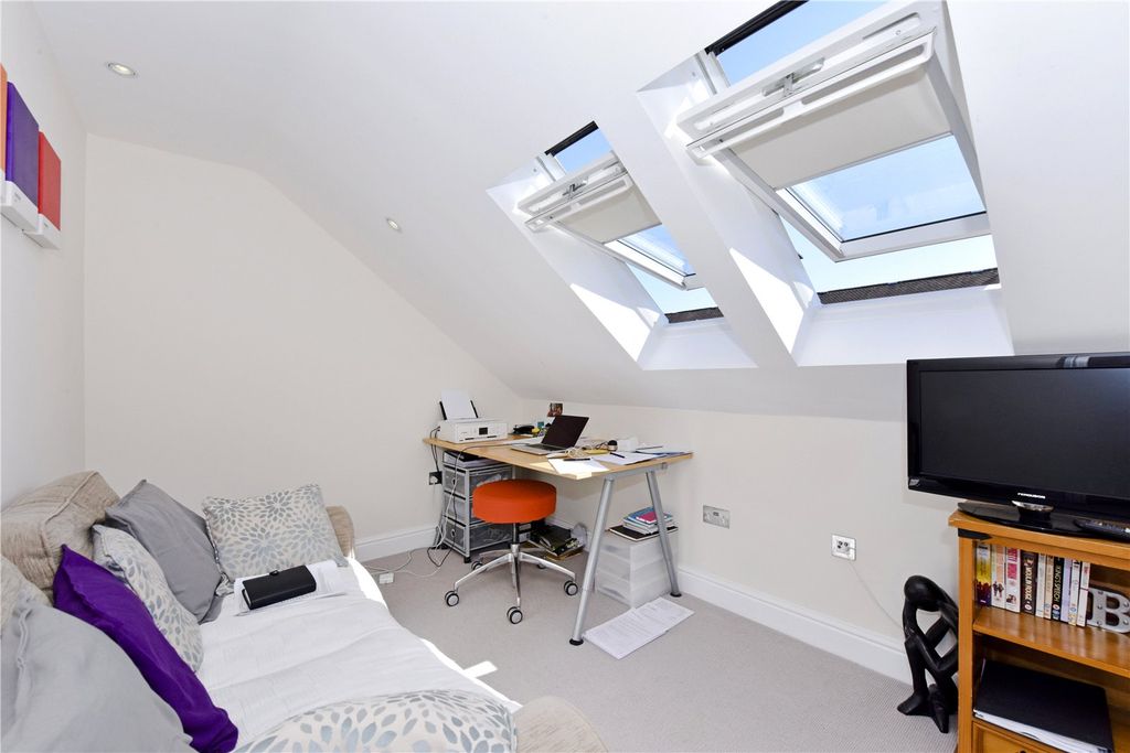 Property photo 3 of 10 Bedroom