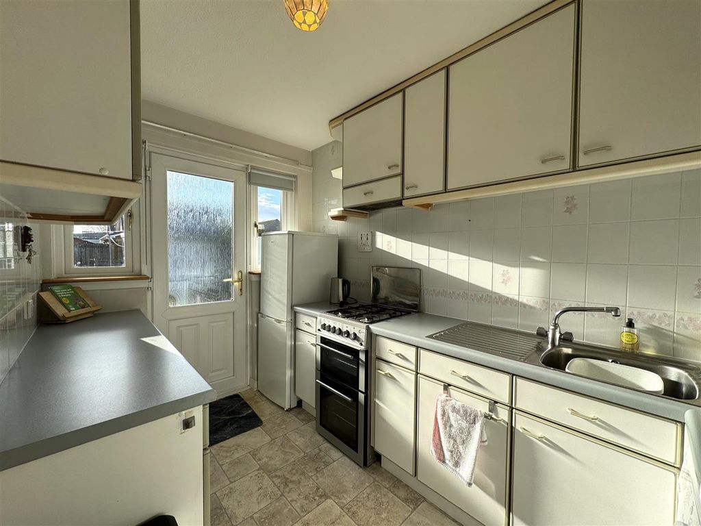 Property photo 3 of 12 Kitchen .Jpg