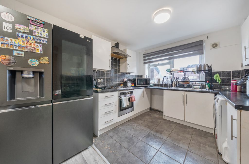 Property photo 2 of 17 1395099-8-696F70A...