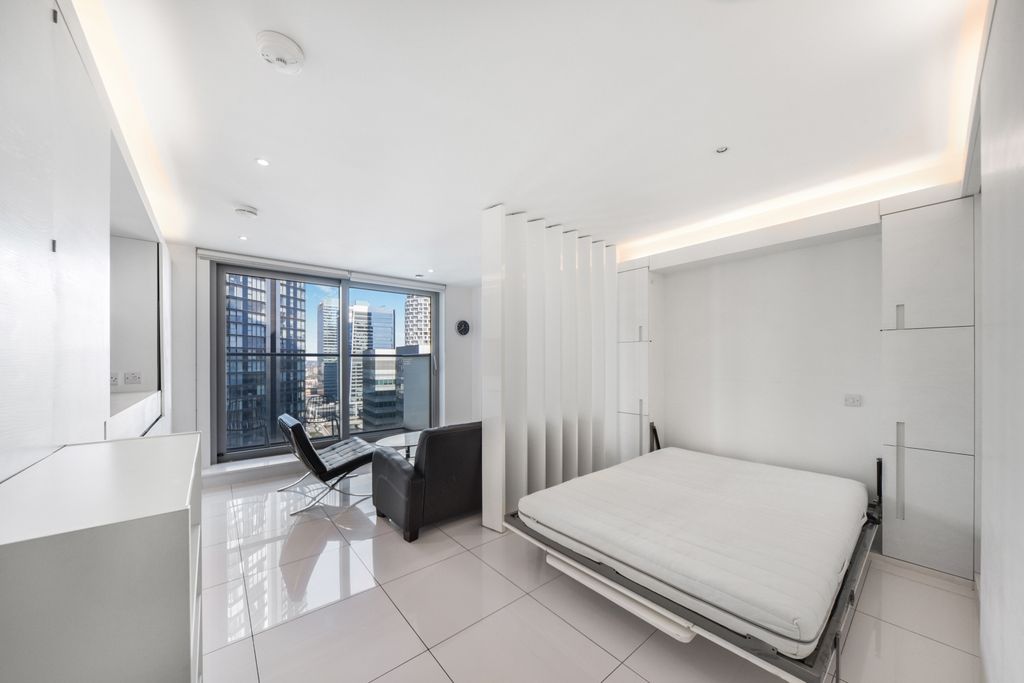 Property photo 1 of 13 Pan Peninsula Square