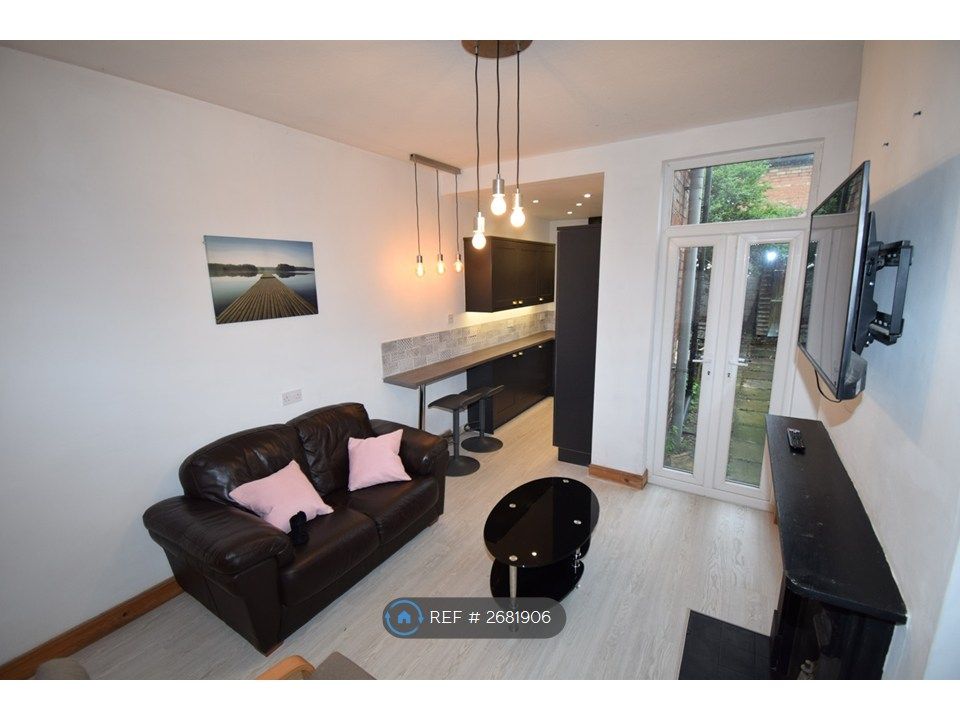 Property photo 3 of 11 Lounge/Kitchen