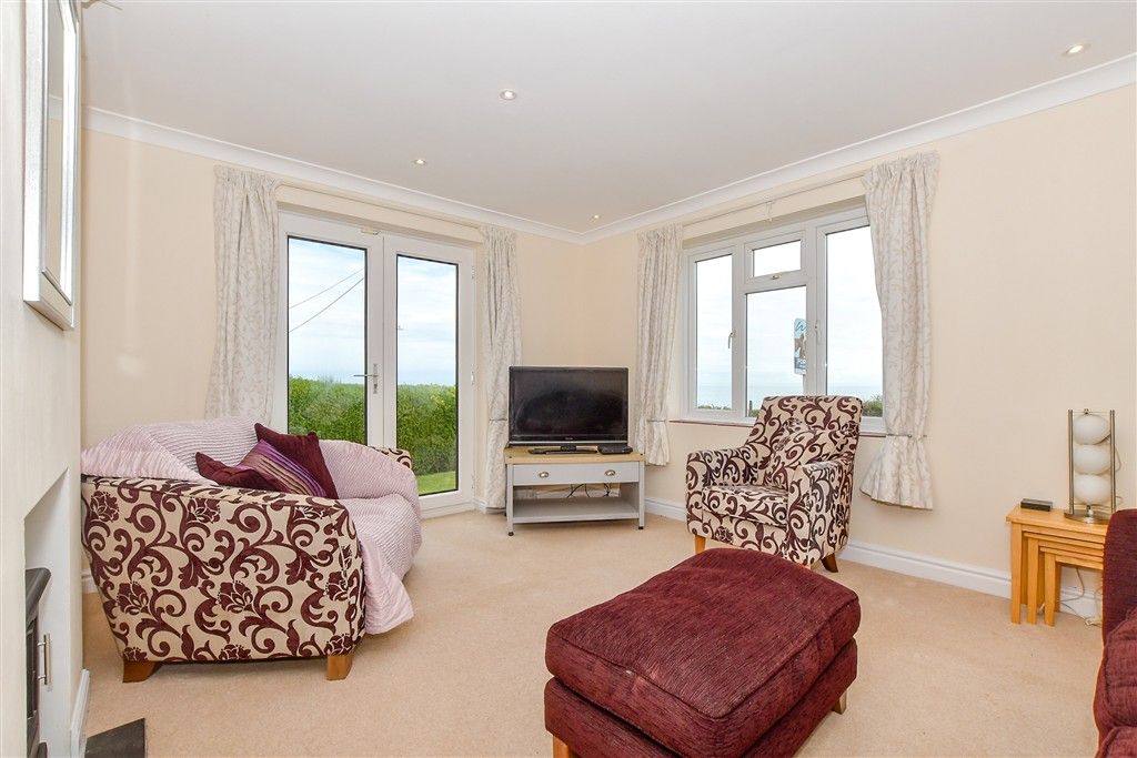 Property photo 2 of 12 Lounge