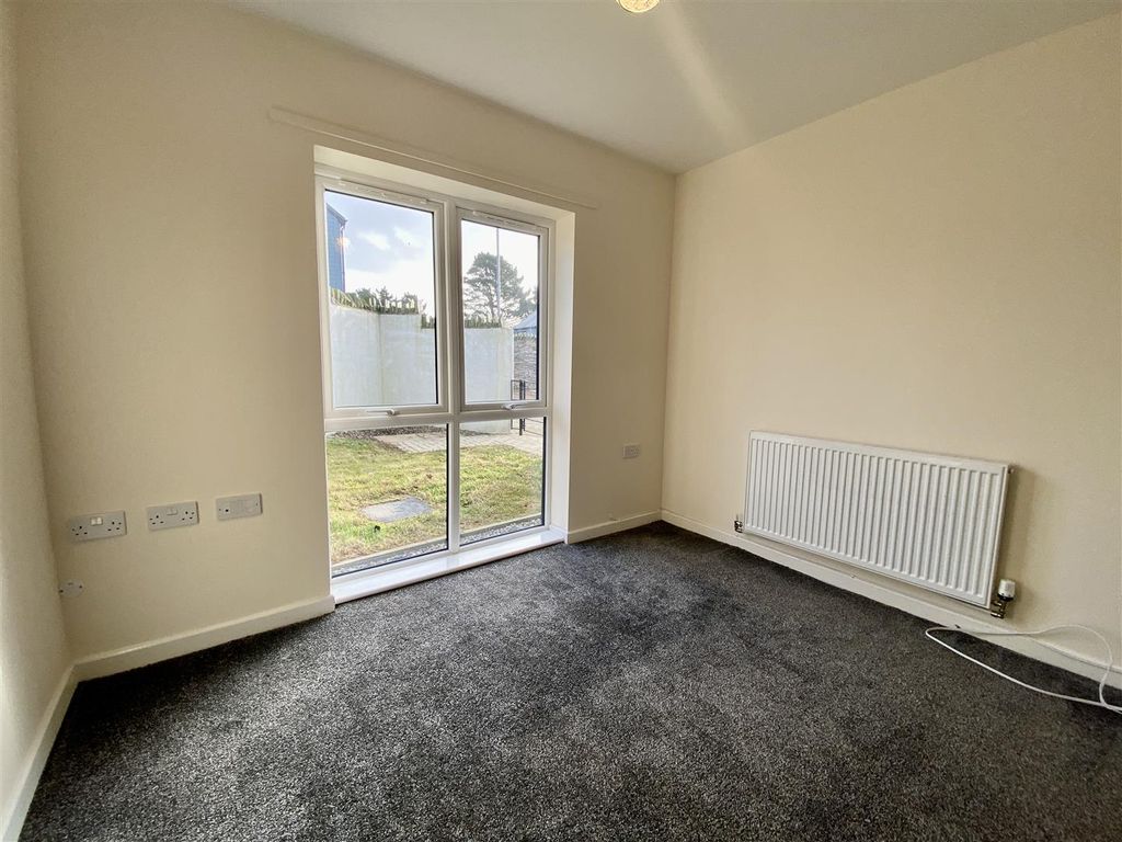 Property photo 3 of 12 Lounge