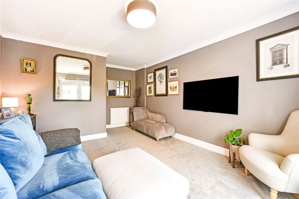 Property photo 3 of 17 Sitting Room