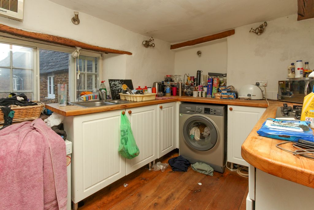 Property photo 2 of 5 Kitchen