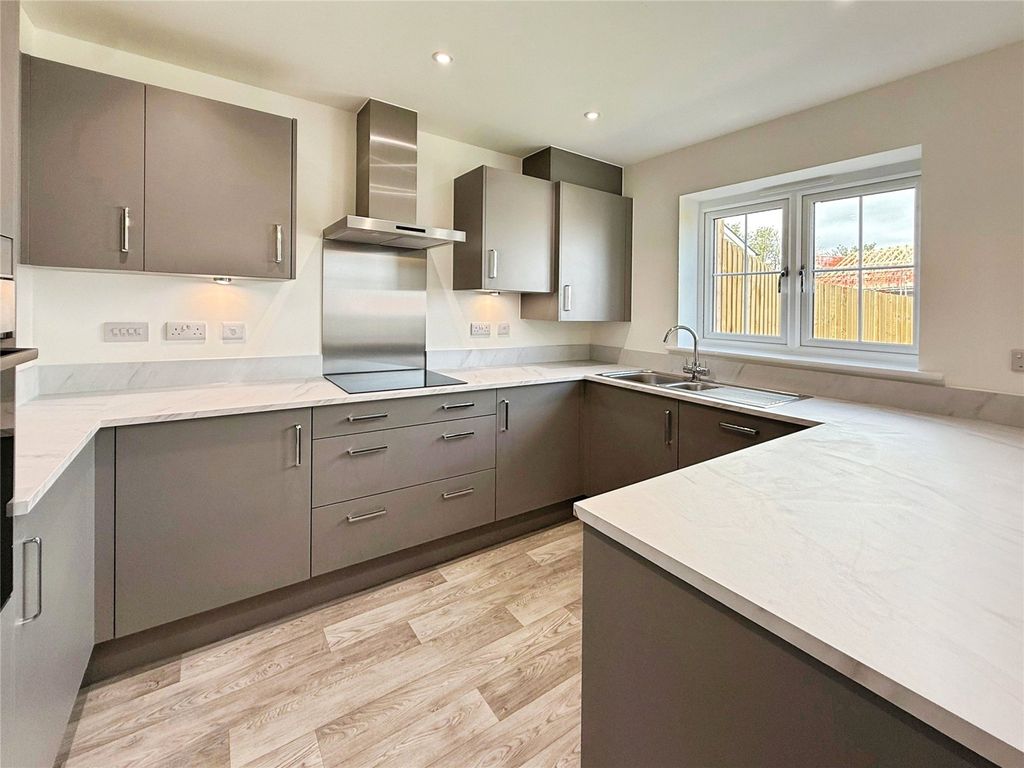 Property photo 3 of 17 Kitchen/Diner