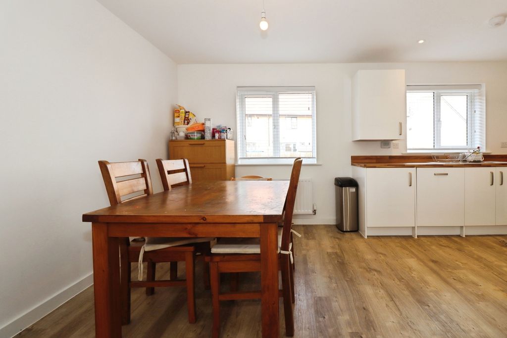 Property photo 3 of 25 Dining Area