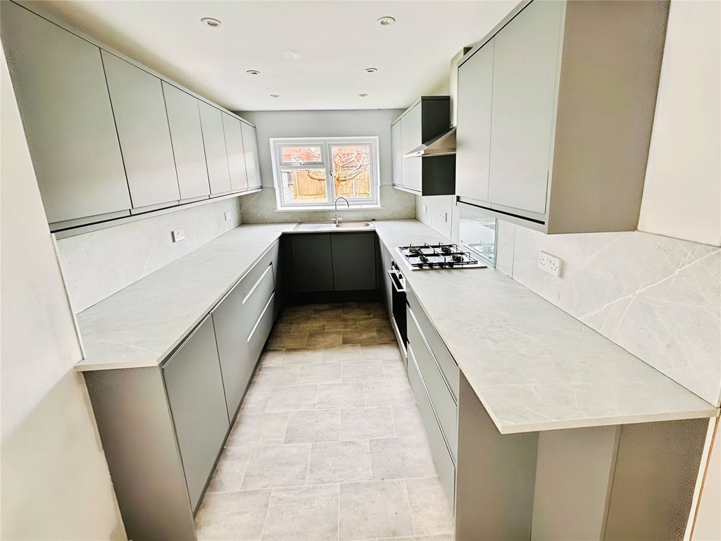 Property photo 3 of 17 Kitchen
