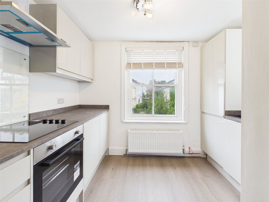 Property photo 1 of 11 Flat To Rent