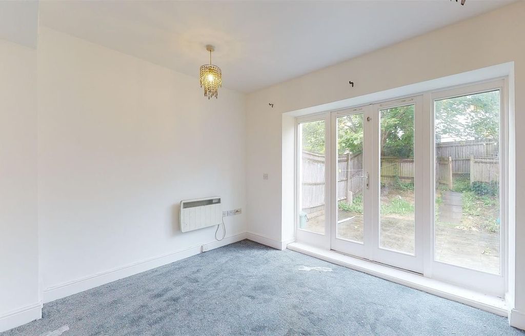 Property photo 2 of 8 Picture 2