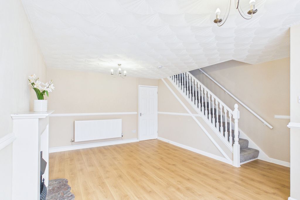 Property photo 3 of 10 Living Room