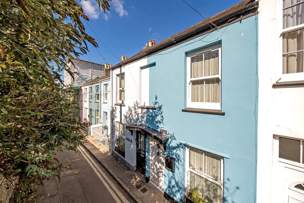 Property photo 3 of 17