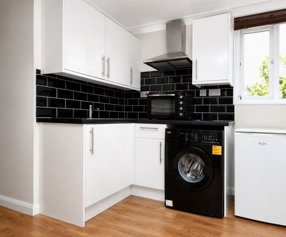 Property photo 1 of 4 Kitchen