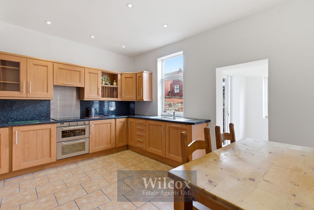 Property photo 3 of 18